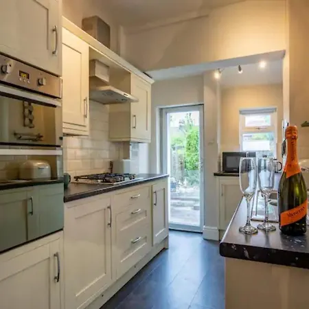Pass The Keys Two Bedroom Victoria Town House, Easy Walk Of Town Shrewsbury Exterior photo