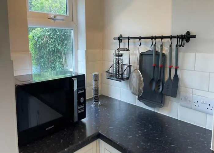 Pass The Keys Two Bedroom Victoria Town House, Easy Walk Of Town