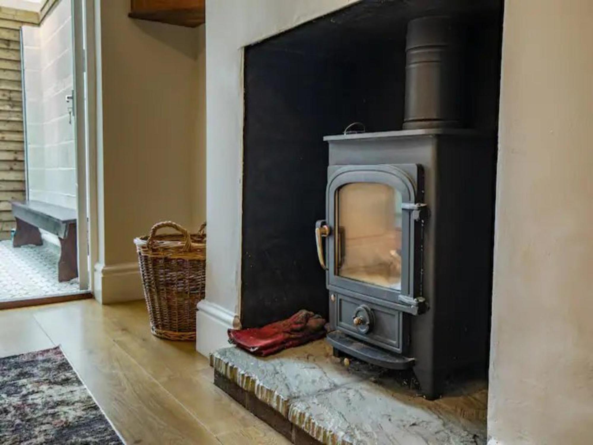 Pass The Keys Two Bedroom Victoria Town House, Easy Walk Of Town Shrewsbury