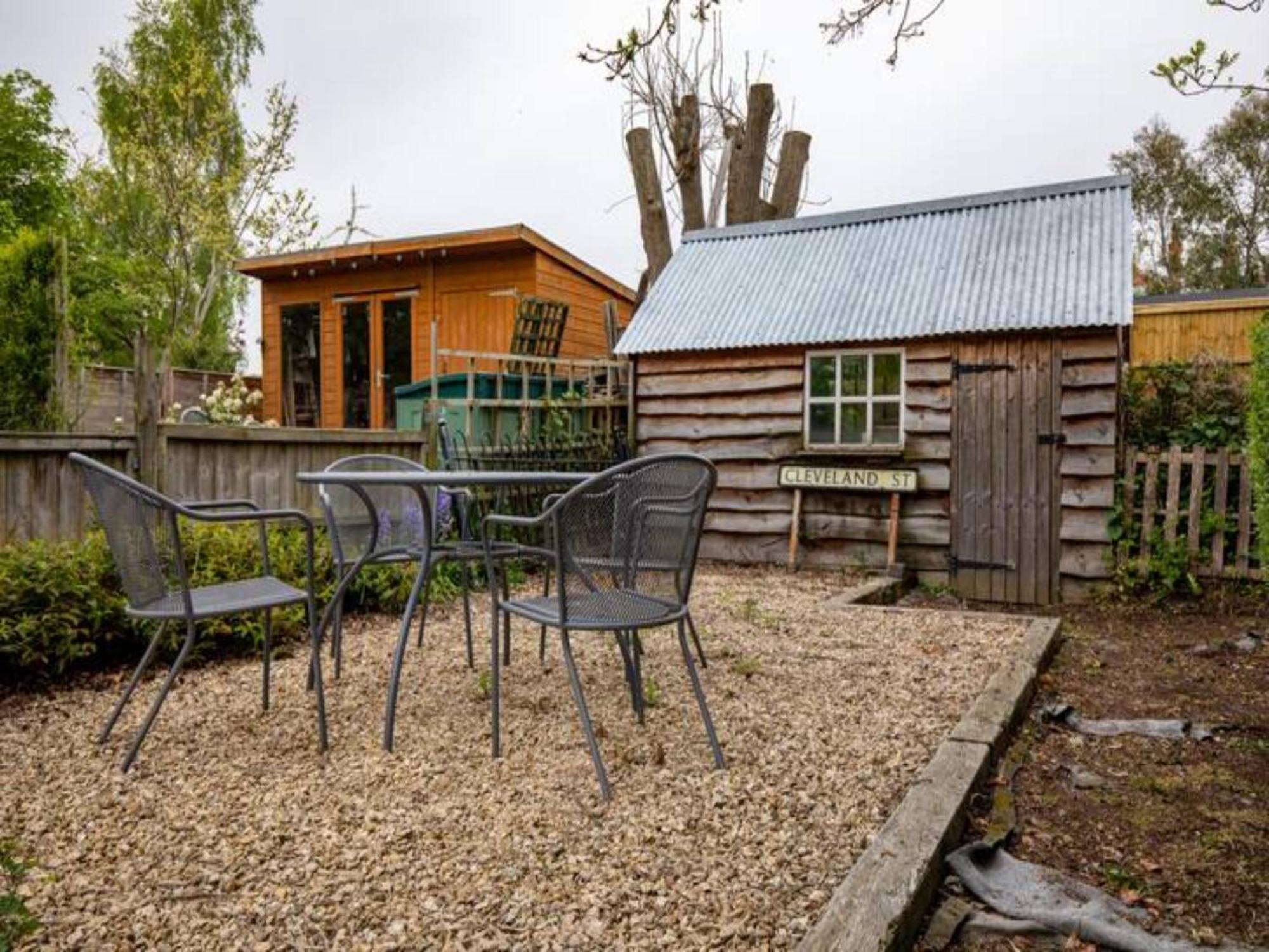 Pass The Keys Two Bedroom Victoria Town House, Easy Walk Of Town Holiday home Shrewsbury
